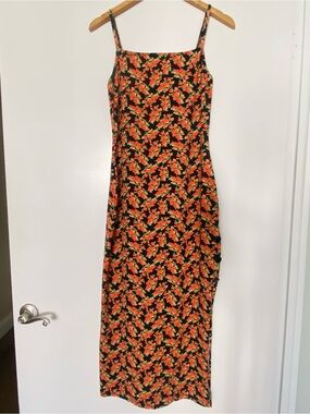 YSÉ Hôtel à la plage Black Floral Slip Dress with Orange Floral Print